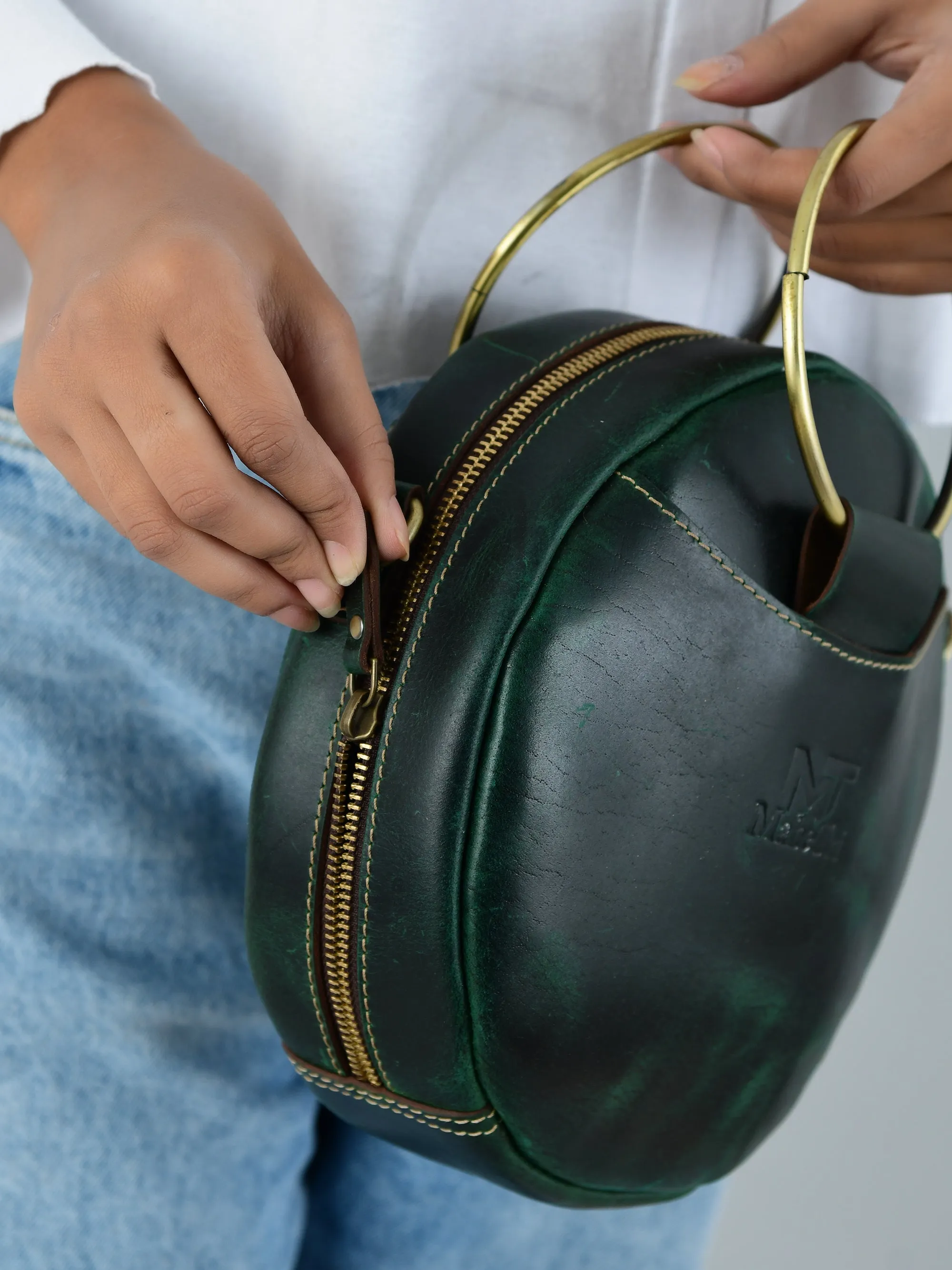 Rosie Sling Circle Bag - Image 4