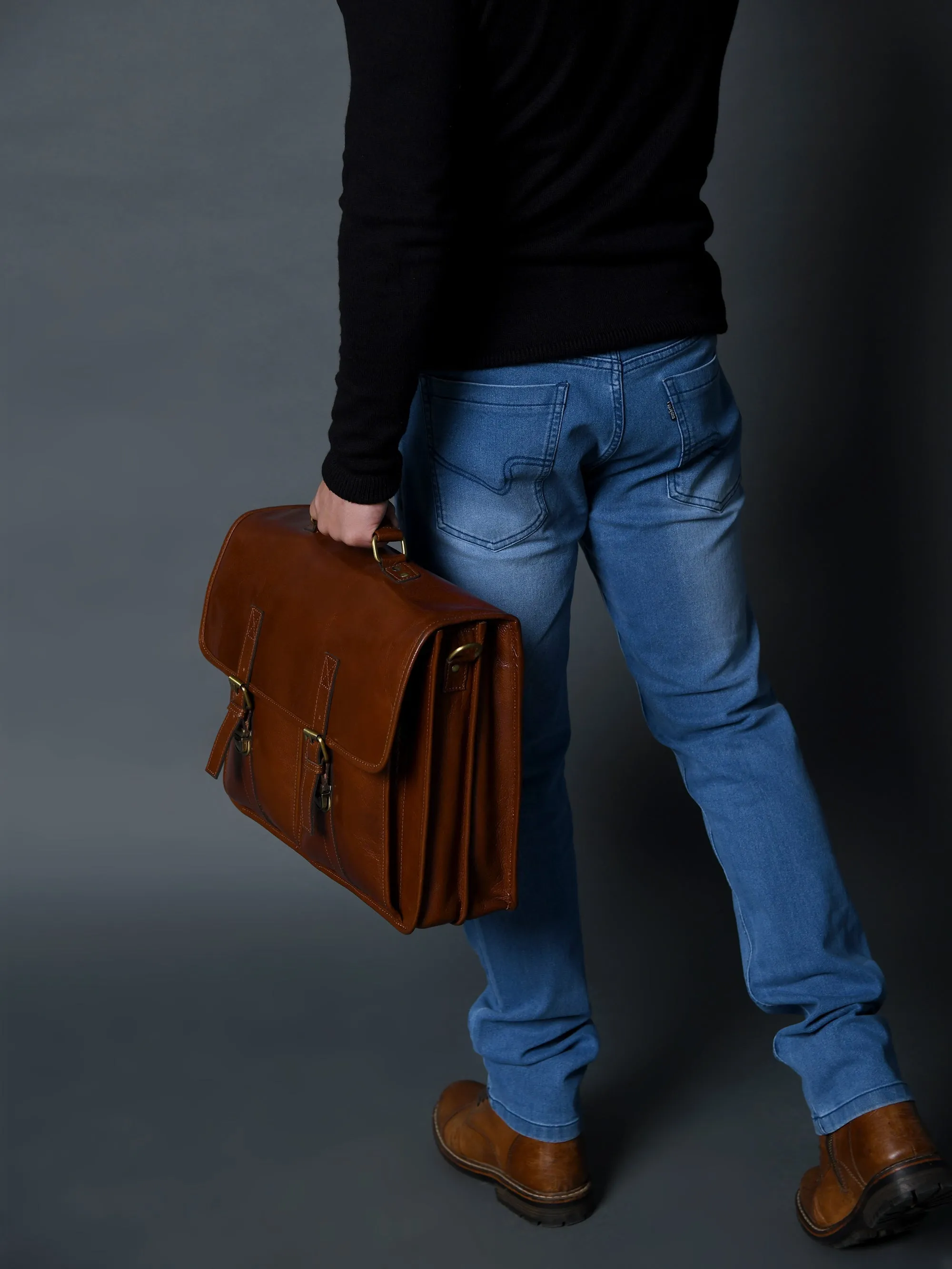 The Architect Brown Executive Briefcase - Image 7