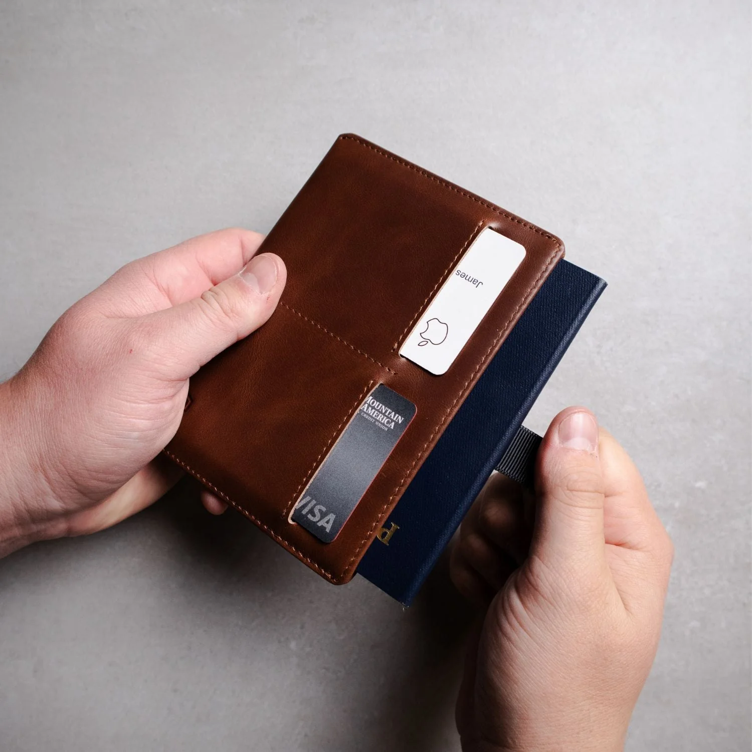 The Atlas – Men's RFID Travel Bifold Wallet - Image 2