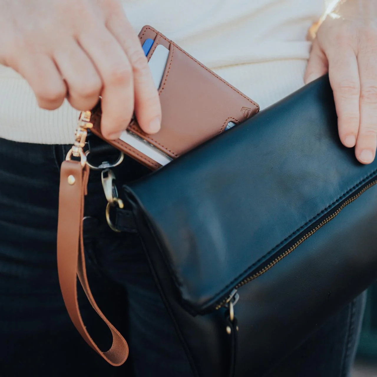 The Denner Slim RFID Leather Wallet - Image 37