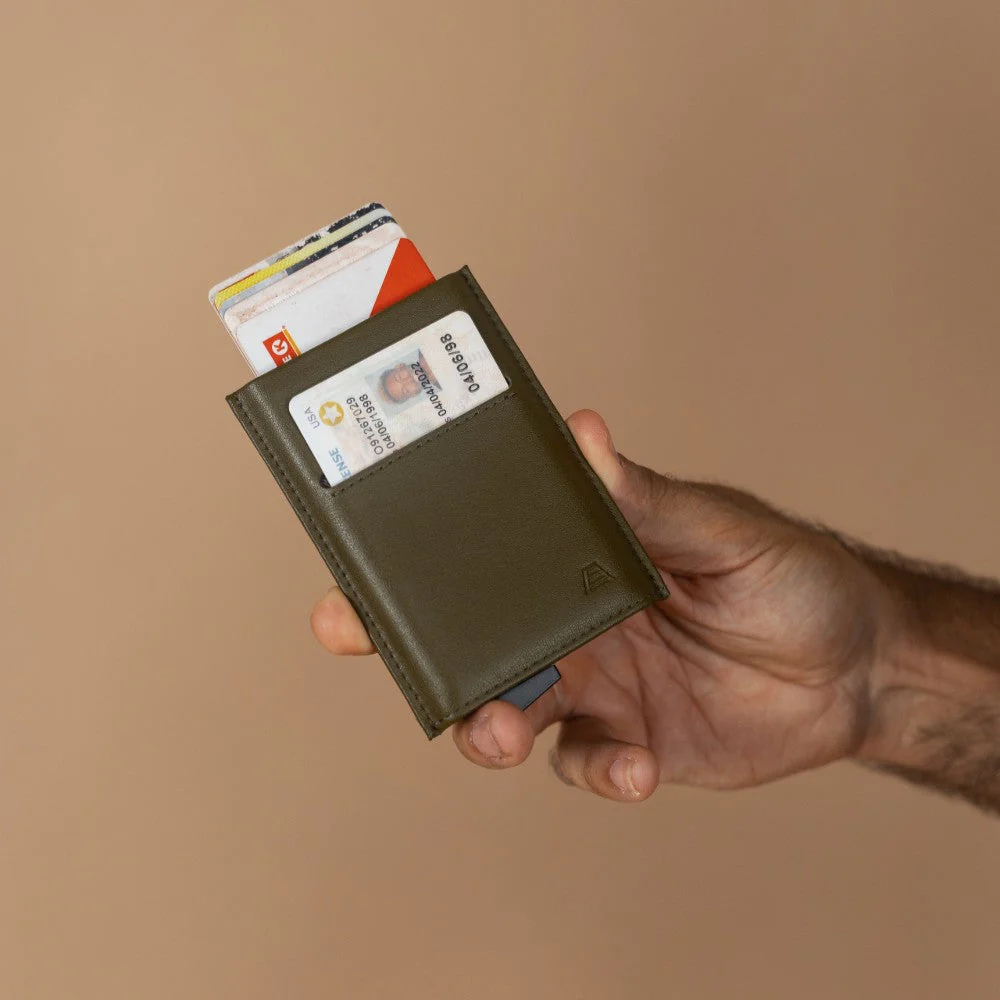 The Pilot – Men's RFID Aluminum Card Wallet - Image 14