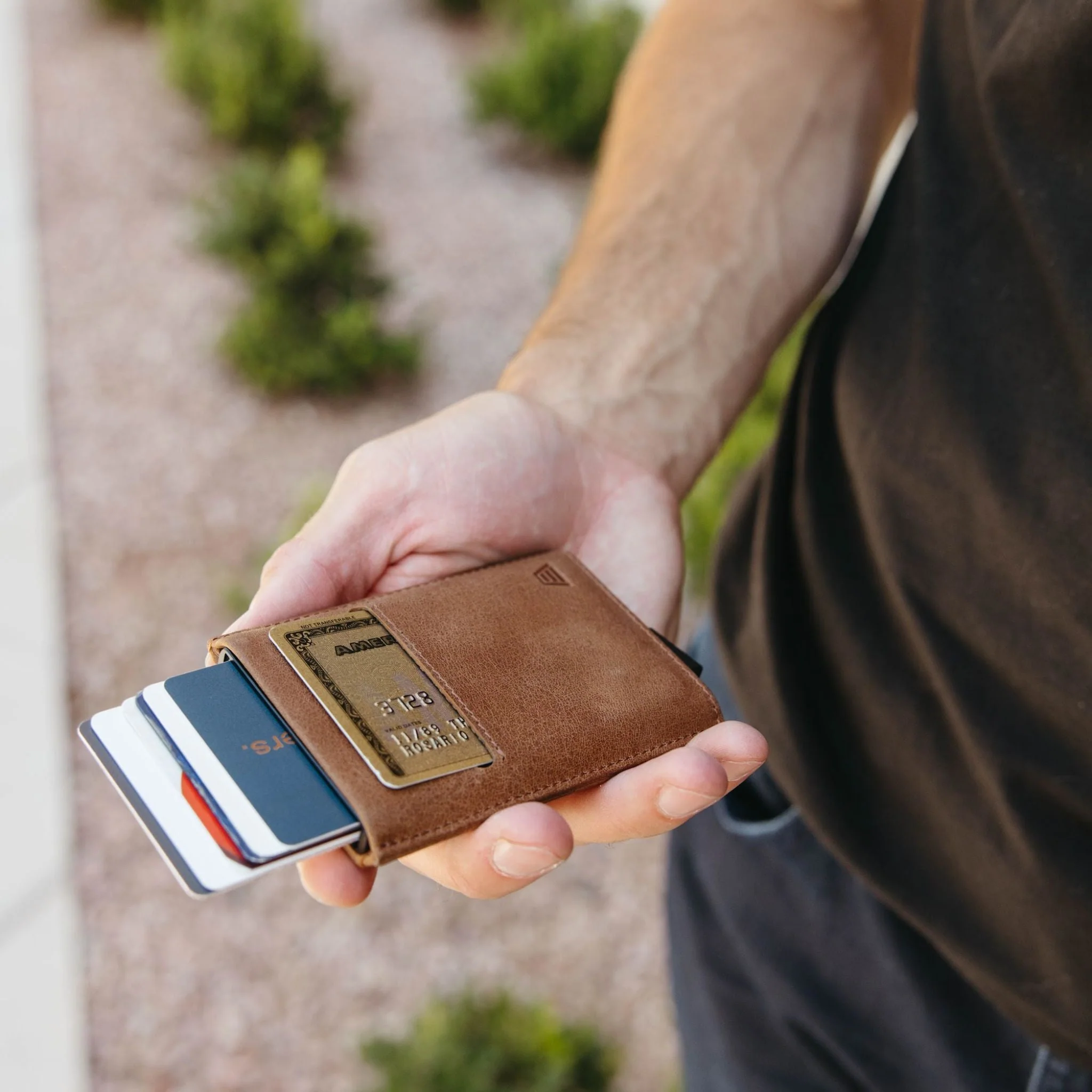 The Pilot – Men's RFID Aluminum Card Wallet - Image 2