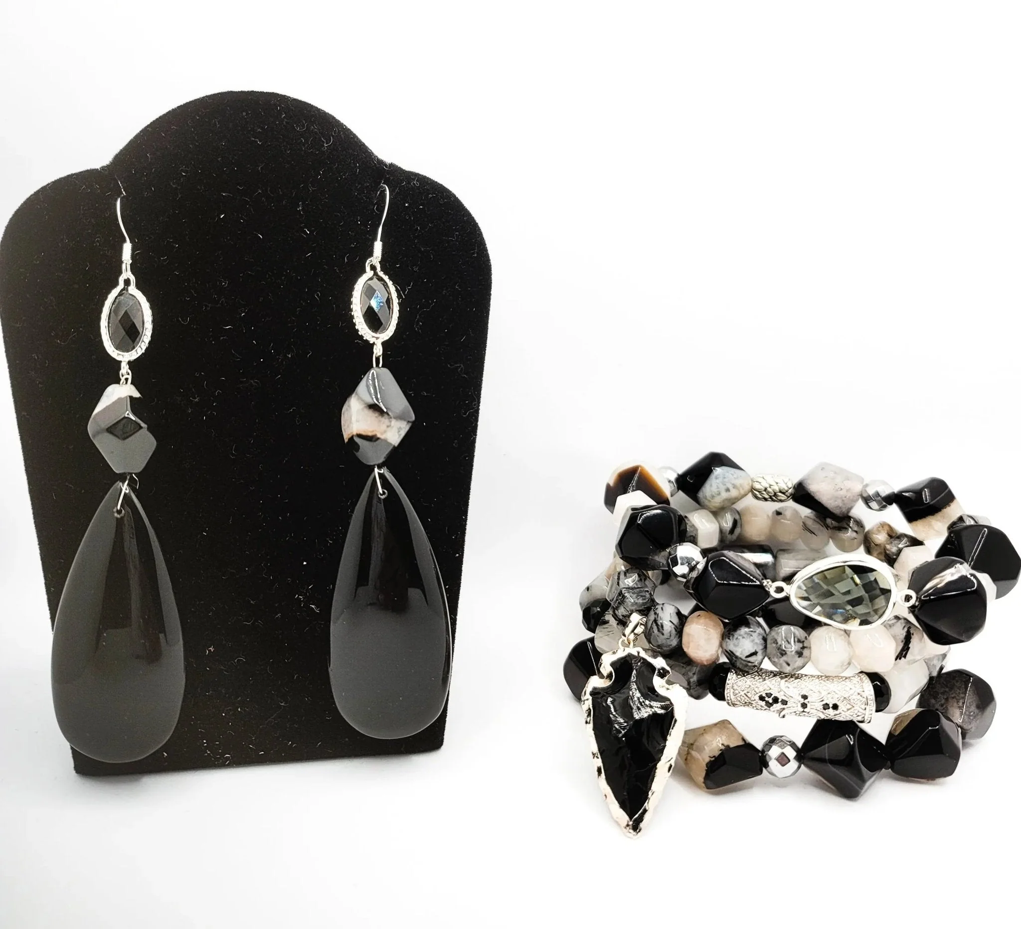 Tourmalinated Quartz and Black Agate Bracelet - Image 2