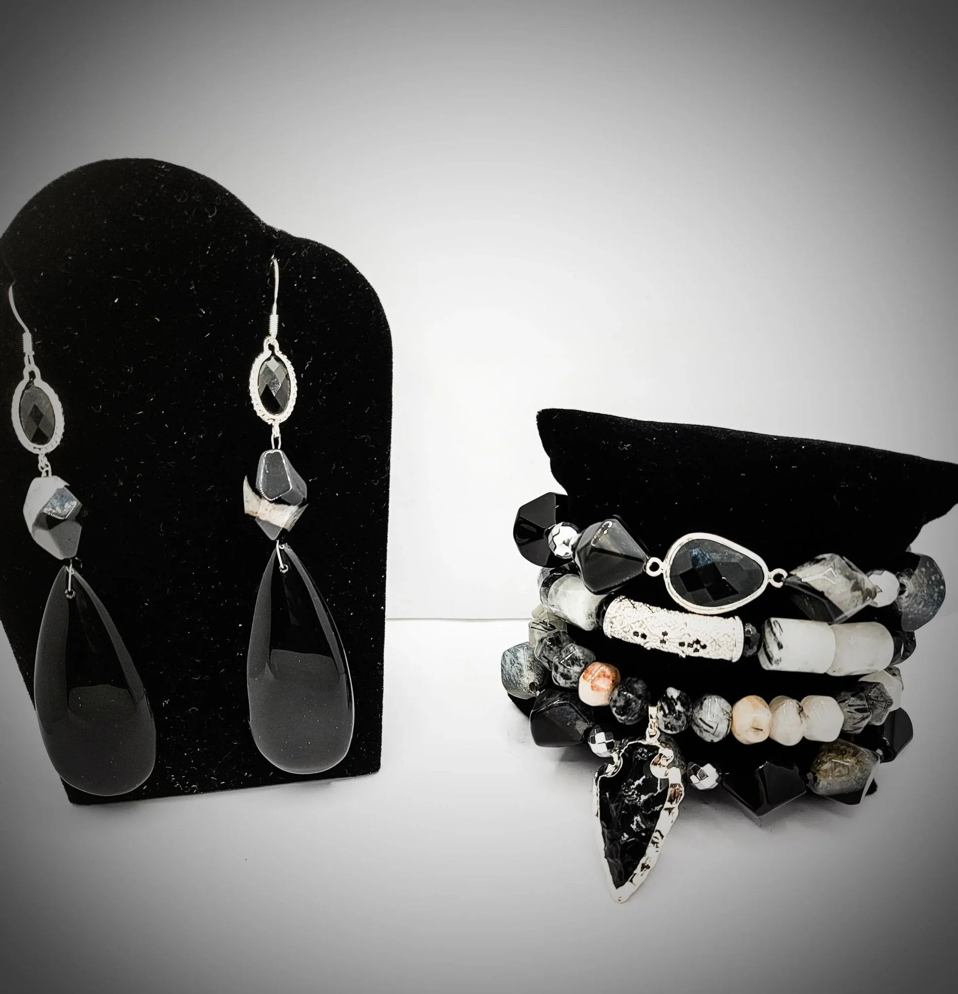 Tourmalinated Quartz and Black Agate Bracelet - Image 3