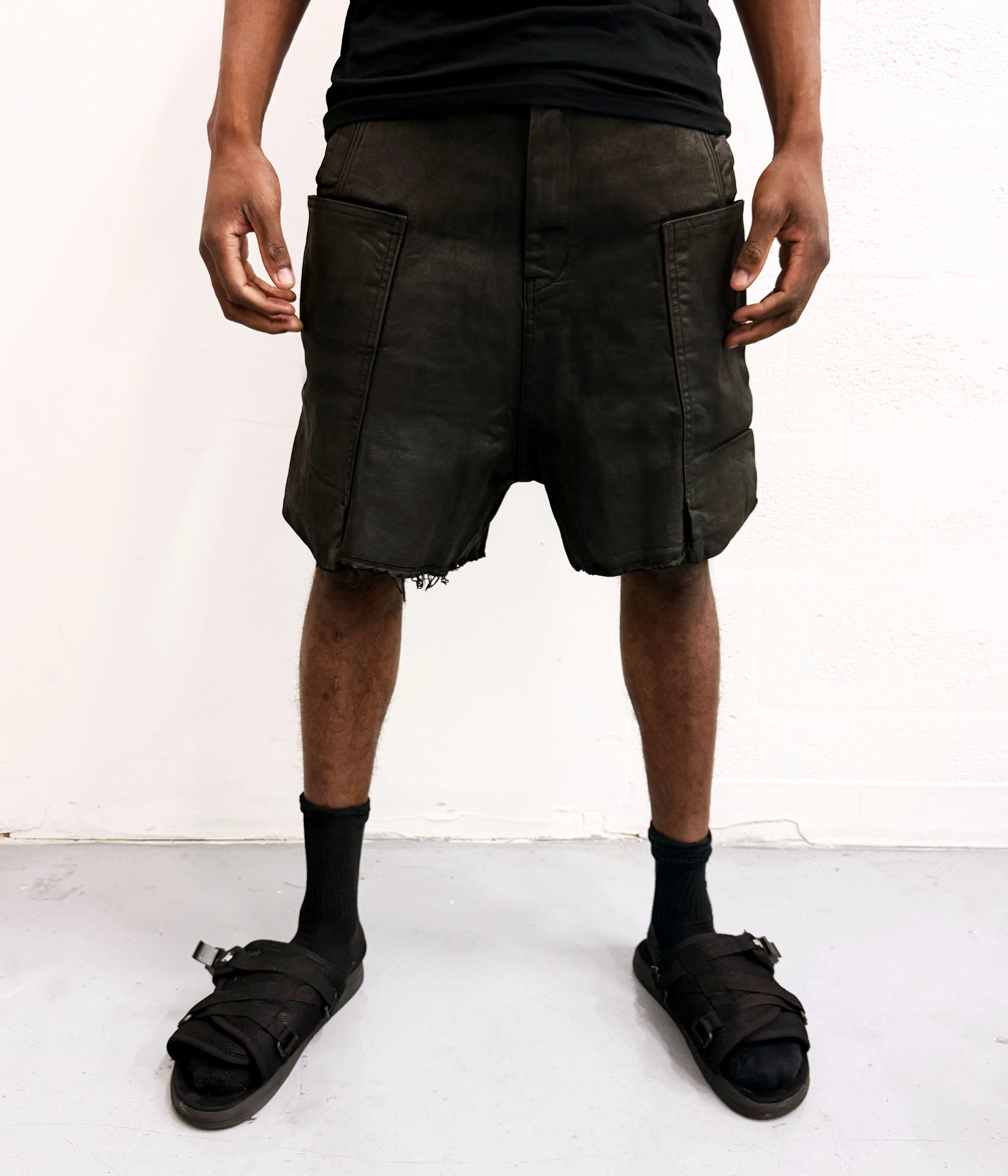 WAXED CARGO SHORTS - Image 2