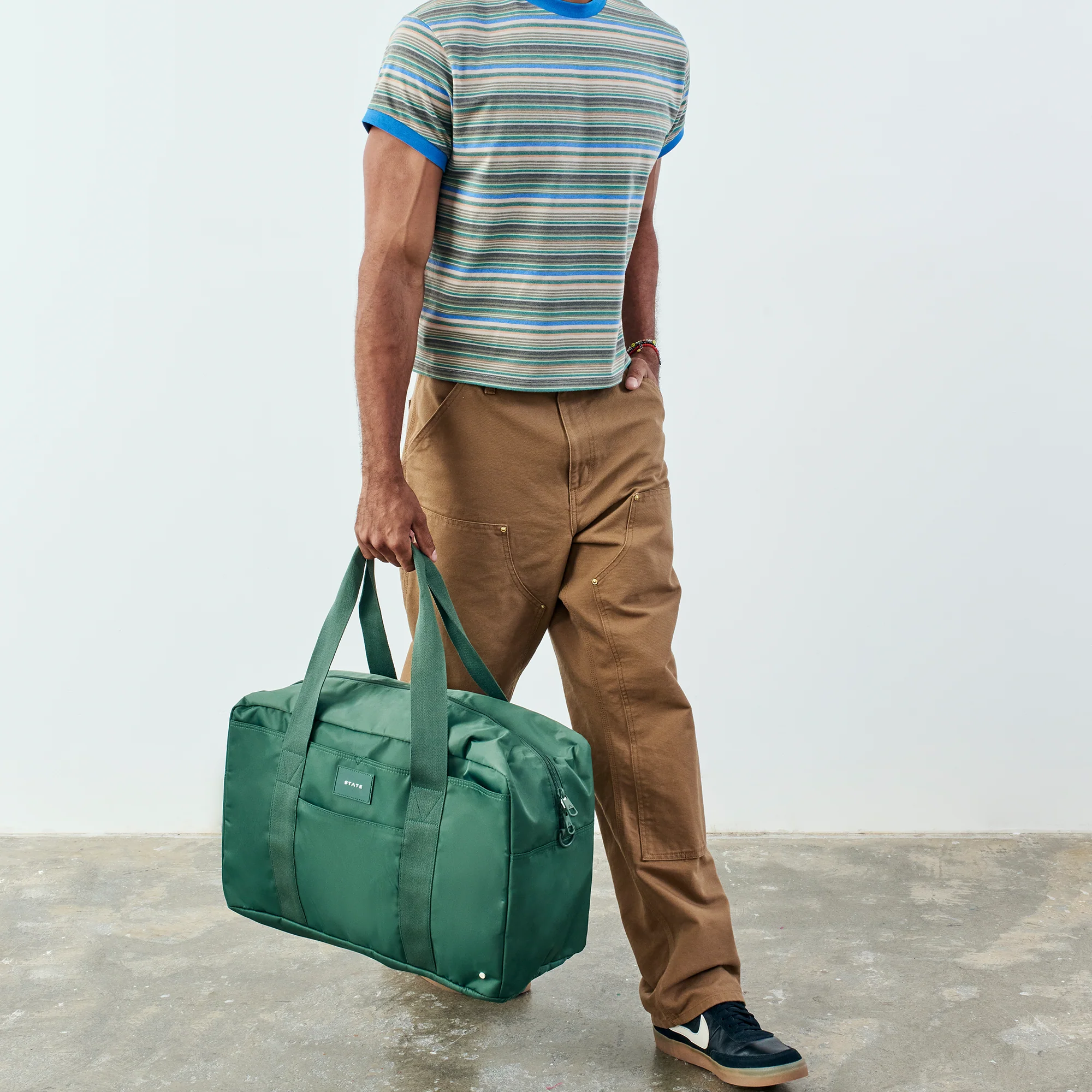 Wellington Weekender Medium Classic Travel Bag - Image 4