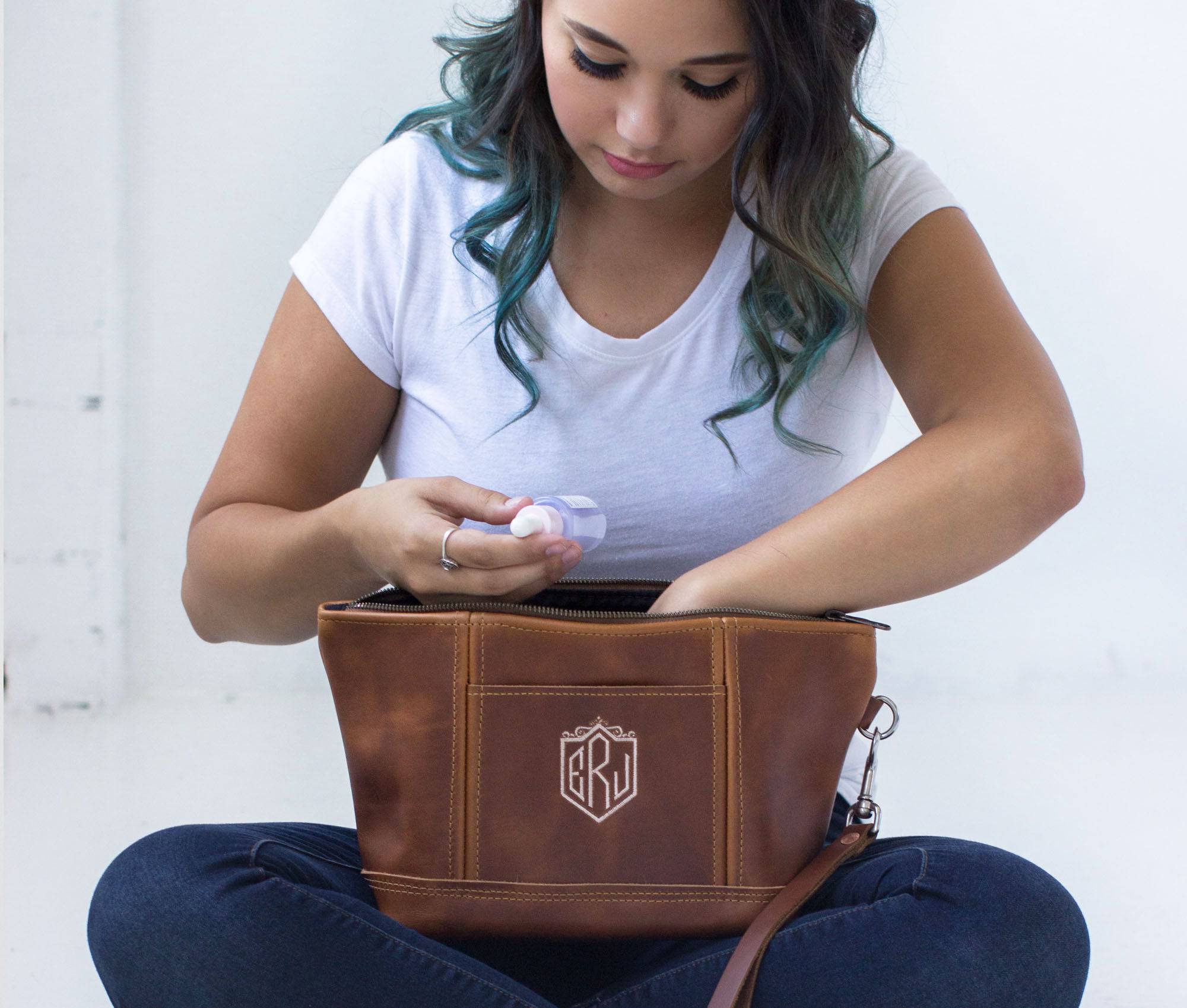 Compact Women's Toiletry Bag for Travel - Image 3