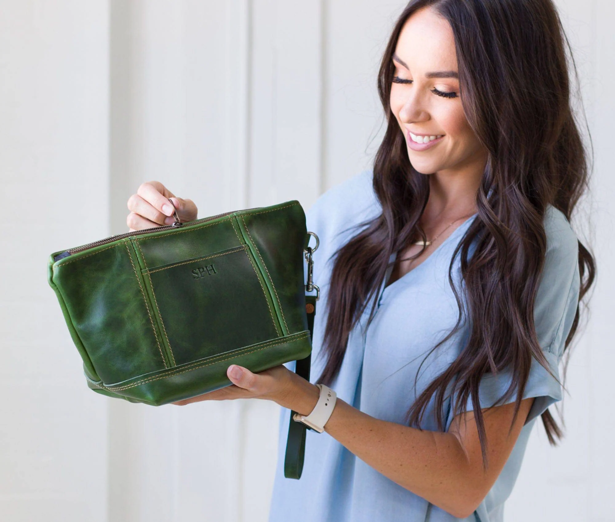 Compact Women's Toiletry Bag for Travel - Image 4