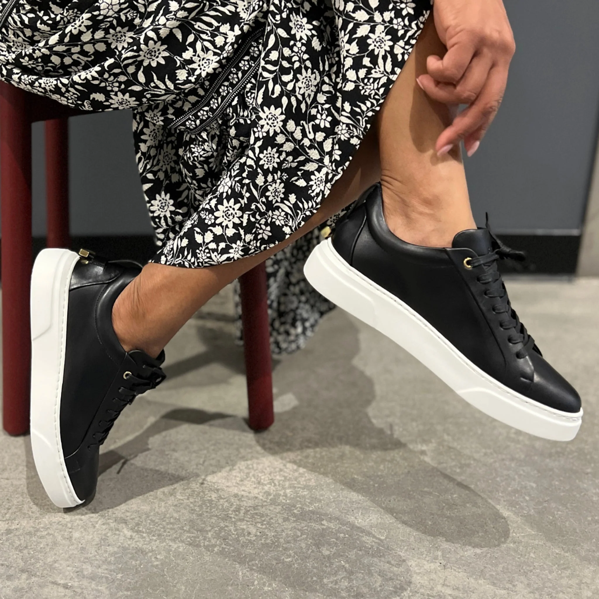 Women's Traviata - Black Sneakers - Image 2